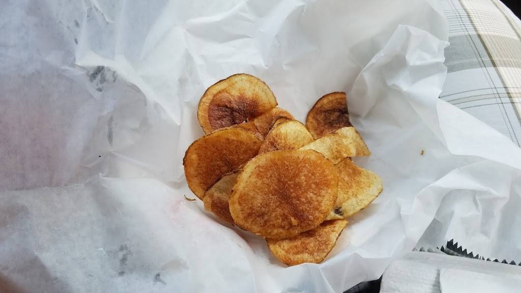 Charleys Grill | cafe | 225 S Wood St, Neosho, MO 64850, USA | 4174517319 OR +1 417-451-7319