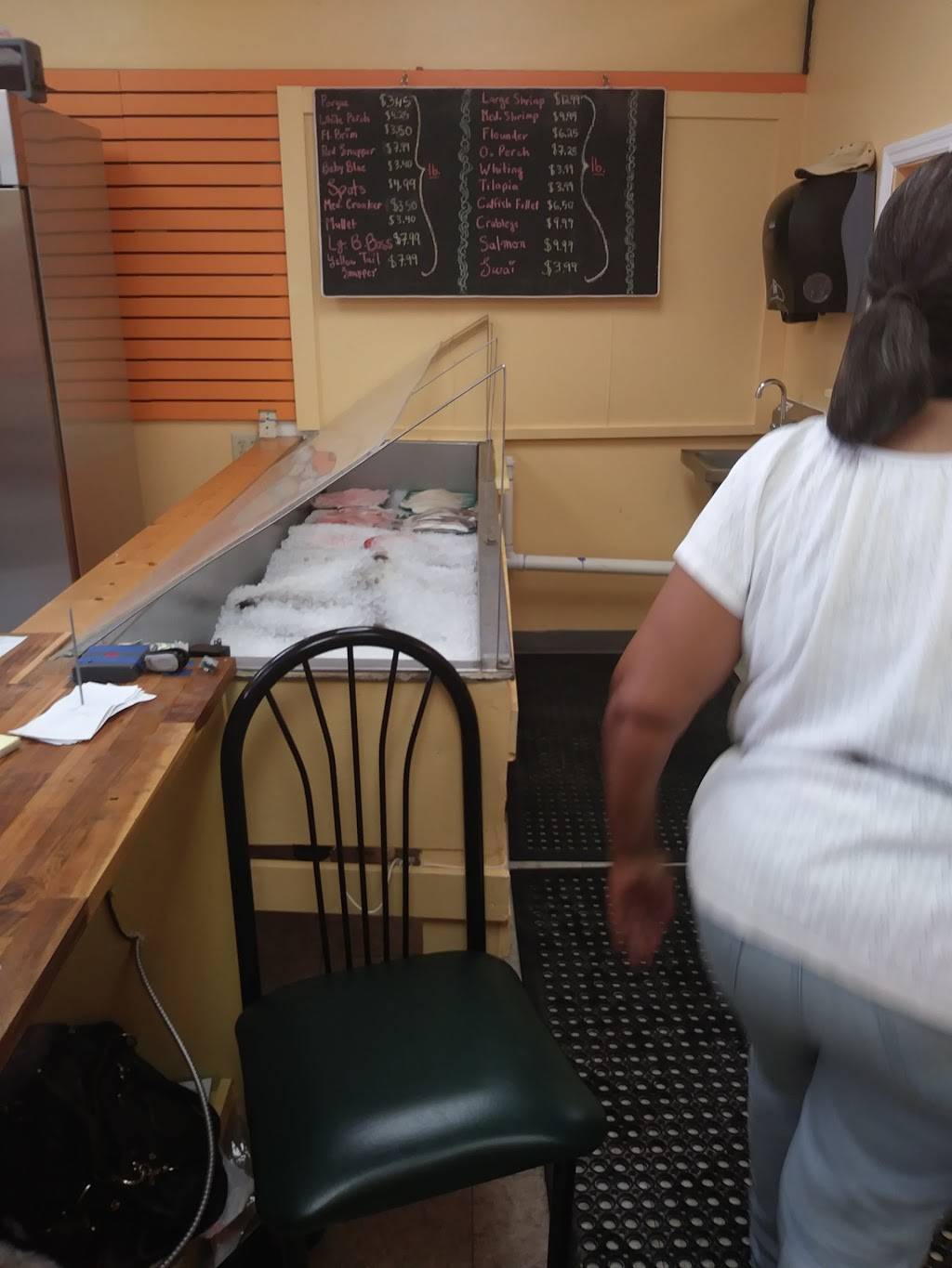 Blythewood Seafood Emporium & BBQ Haven | restaurant | 2000 Clemson Rd #6, Columbia, SC 29229, USA | 8035635295 OR +1 803-563-5295