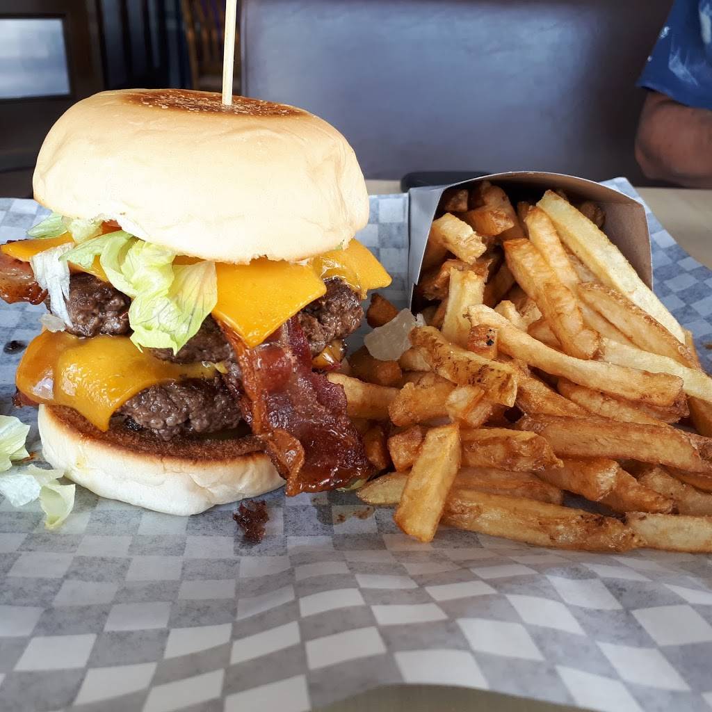 Burger Delight | restaurant | 100 Mearns Ave #1, Bowmanville, ON L1C 5M3, Canada | 9056236644 OR +1 905-623-6644