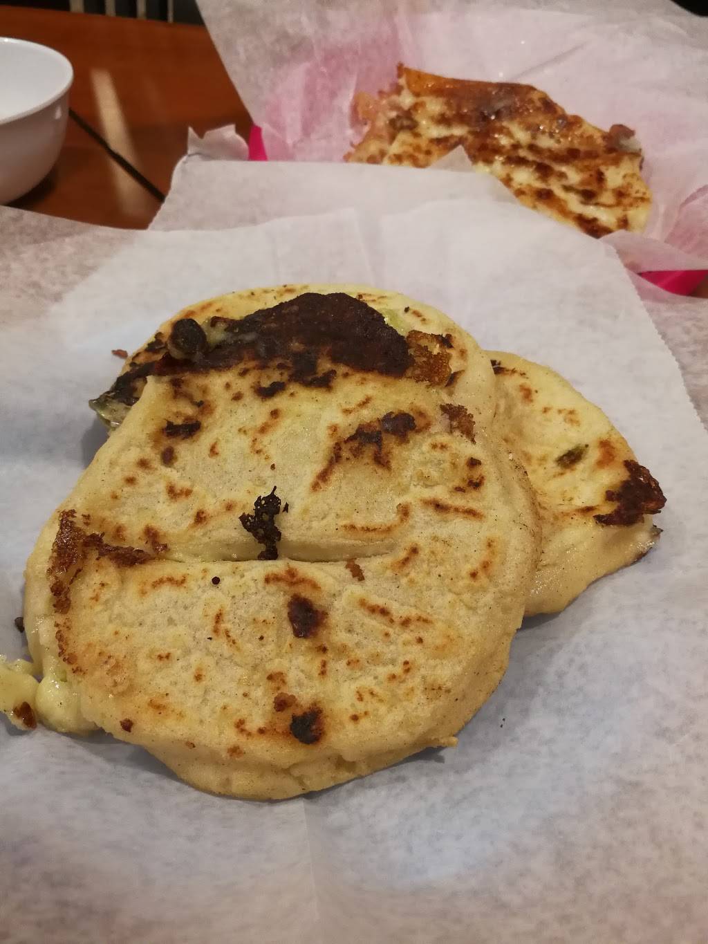 Doña Cecy’s Pupuseria | restaurant | 2002 Veirs Mill Rd, Rockville, MD 20851, USA | 3019787993 OR +1 301-978-7993