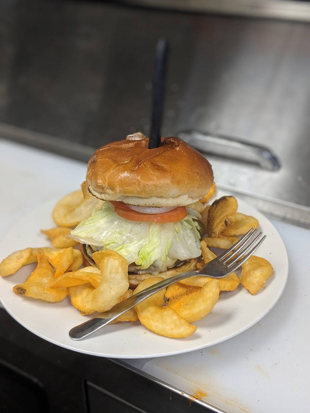 Jukebox Bar & Grill | restaurant | 3741 US-17, Richmond Hill, GA 31324, USA | 9127566997 OR +1 912-756-6997