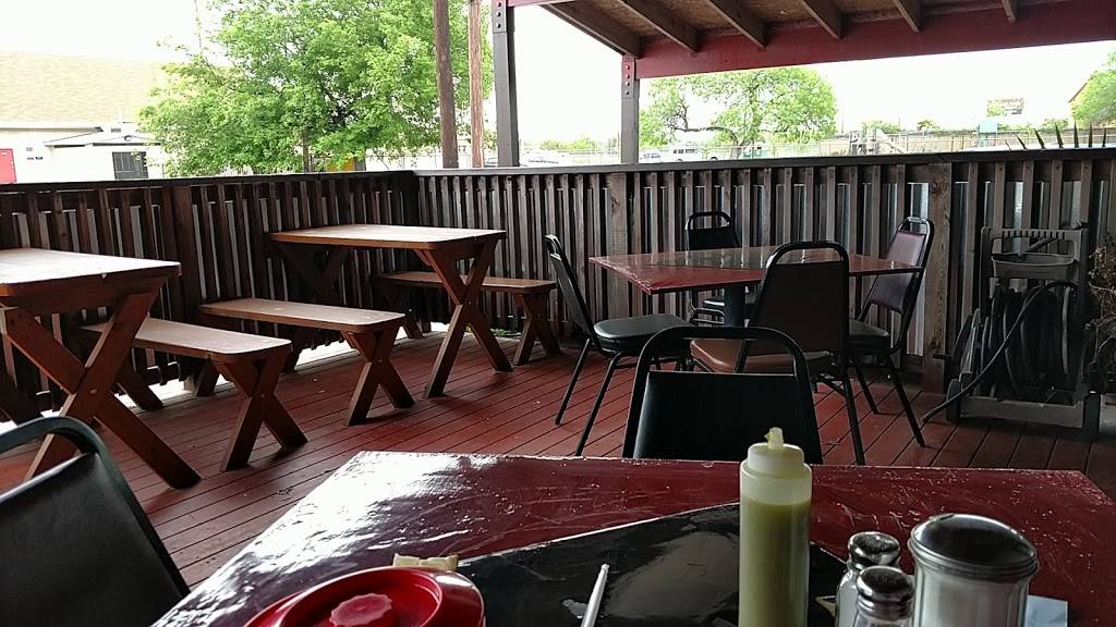 Cowgirls Cafe | restaurant | 2543 Goliad Rd, San Antonio, TX 78223, USA | 2103373841 OR +1 210-337-3841