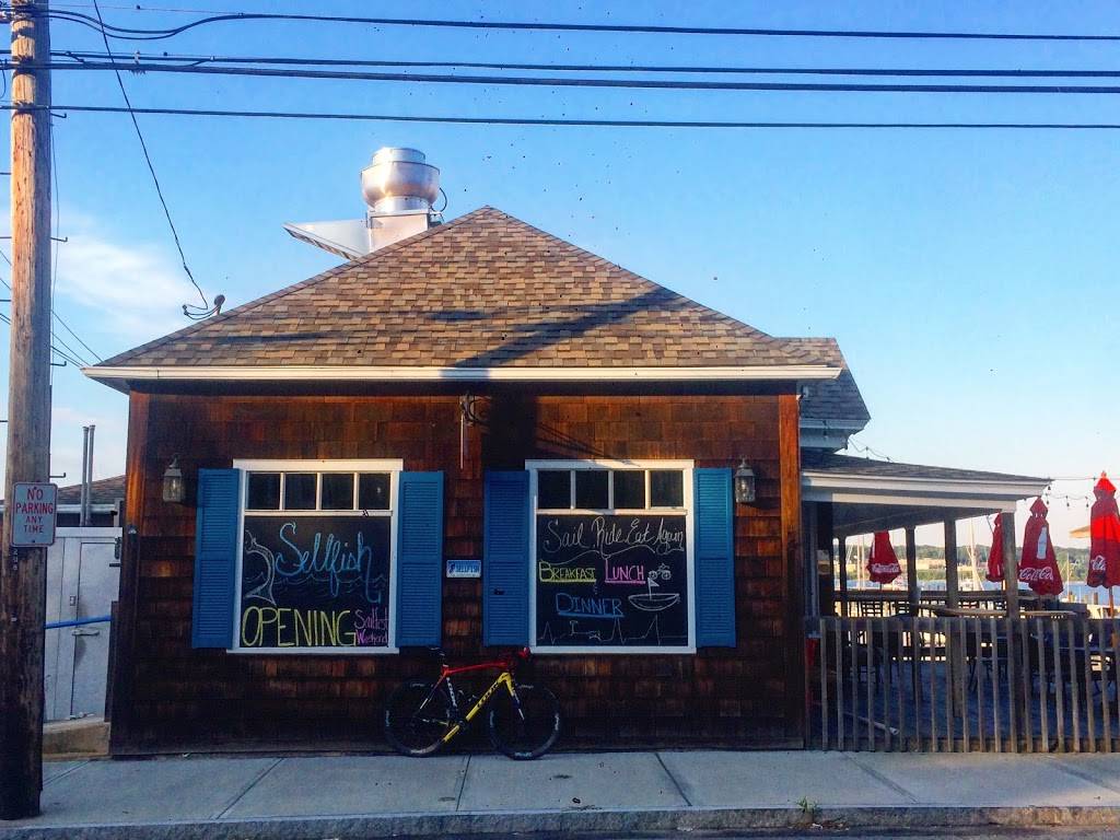 Sellfish Restaurant | restaurant | 260 Pequot Ave, New London, CT 06320, USA | 8605749645 OR +1 860-574-9645
