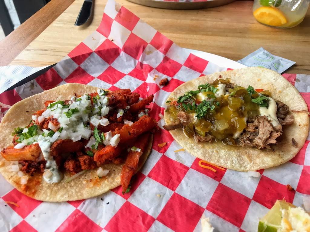 Waylons Feed and Firewater | restaurant | 3939 Shelbyville Rd, Louisville, KY 40207, USA | 5028735580 OR +1 502-873-5580