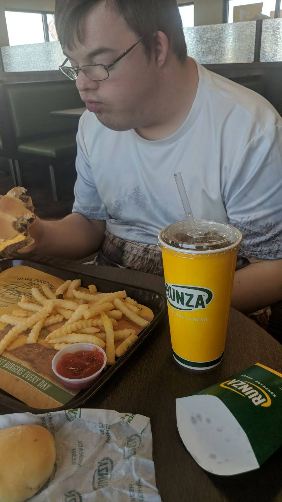 Runza Restaurant | restaurant | 13236 Arbor Plaza, Omaha, NE 68144, USA | 4023309724 OR +1 402-330-9724