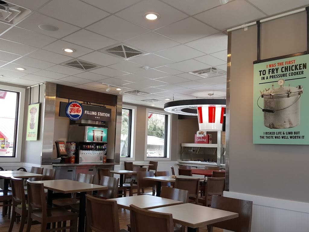 KFC | restaurant | 700 N 14th St, Leesburg, FL 34748, USA | 3527877590 OR +1 352-787-7590