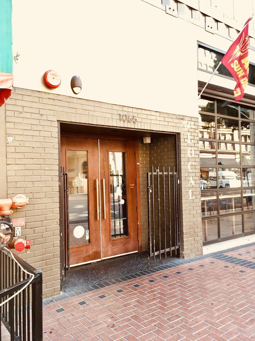 The Local Eatery & Drinking Hole | restaurant | 1065 Fourth Ave, San Diego, CA 92101, USA | 6192314447 OR +1 619-231-4447
