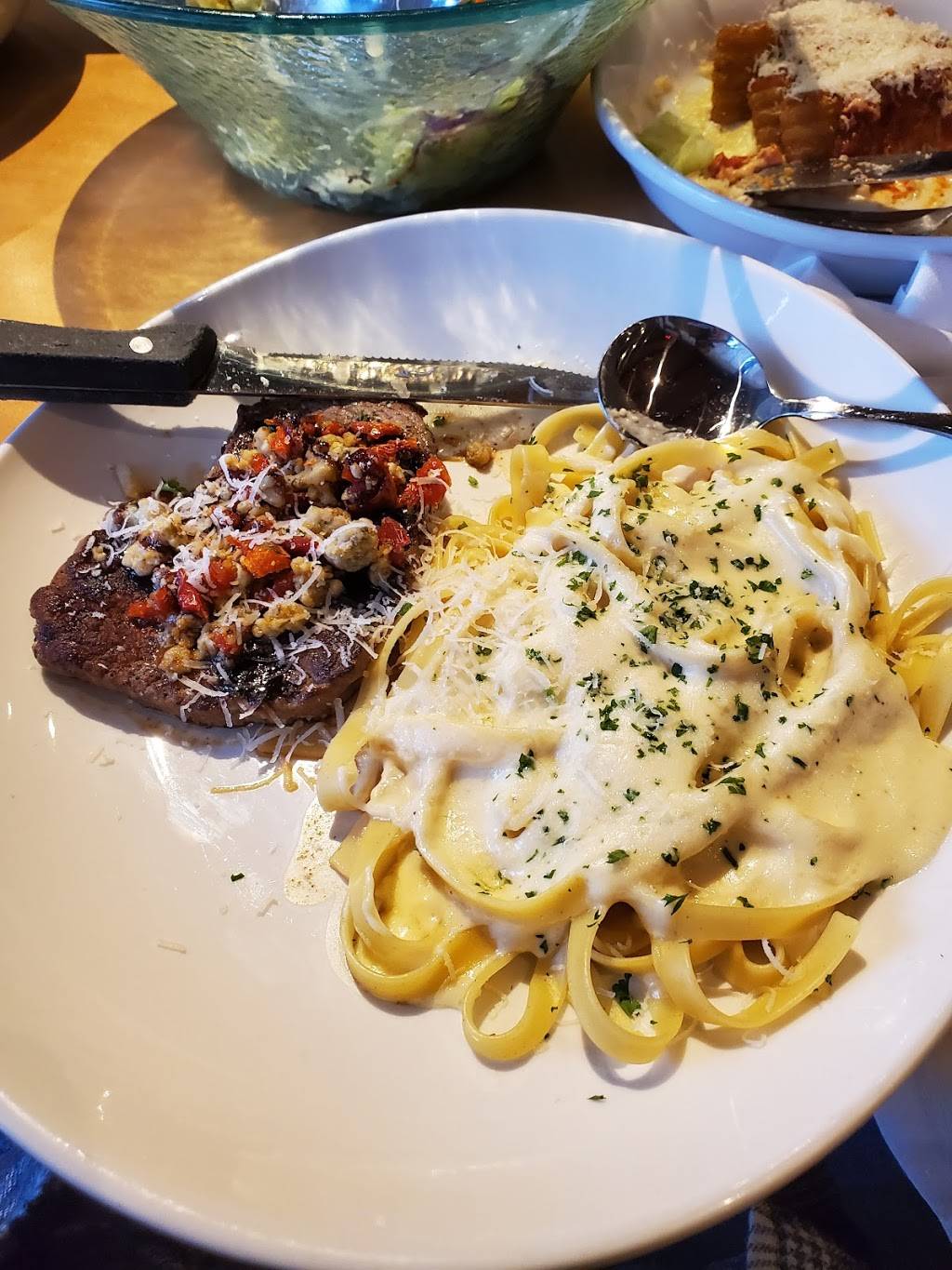 Olive Garden Italian Restaurant | meal takeaway | 700 N Central Expy, Plano, TX 75074, USA | 9725788576 OR +1 972-578-8576