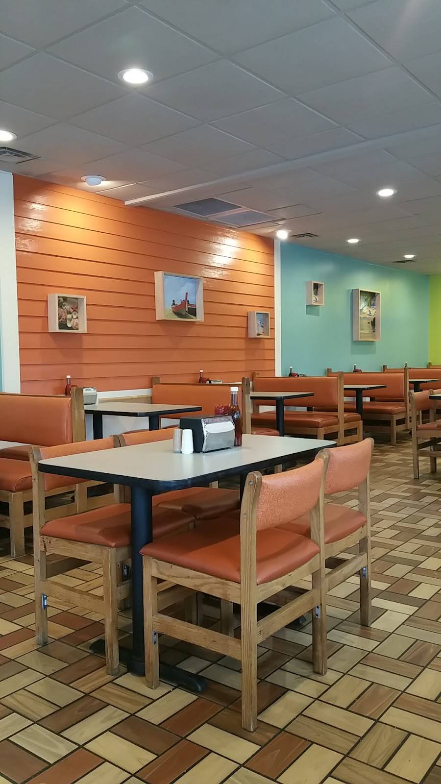 Captain Ds | restaurant | 2838 Freedom Dr, Charlotte, NC 28208, USA | 7043920351 OR +1 704-392-0351