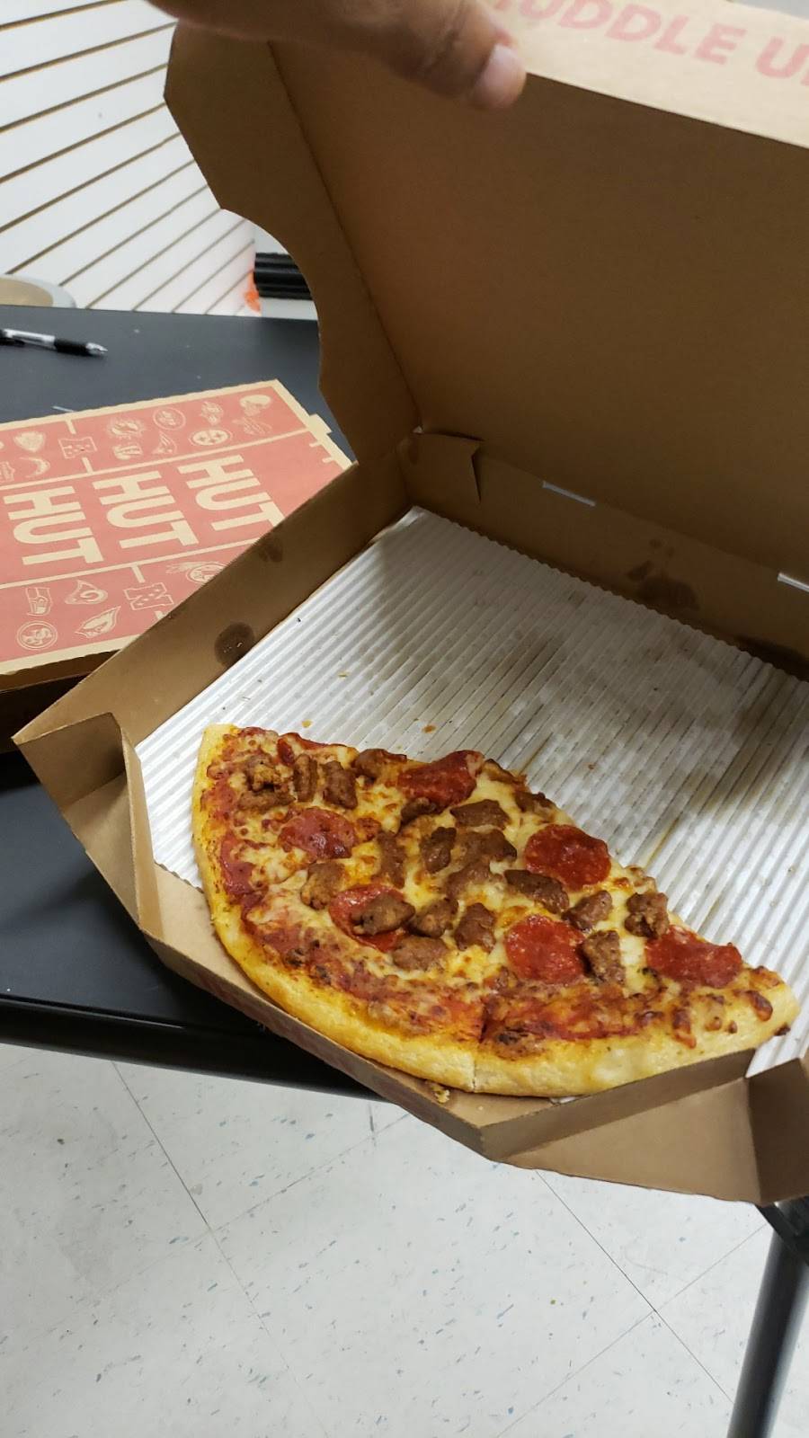 Pizza Hut | restaurant | 14582 Palmdale Rd, Victorville, CA 92392, USA | 7602414111 OR +1 760-241-4111