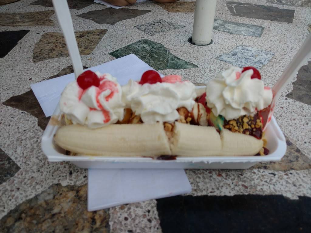 Stop 26 Ice Cream & More | cafe | 10585 Clairview Ave, Windsor, ON N8P 1B3, Canada | 5197351355 OR +1 519-735-1355