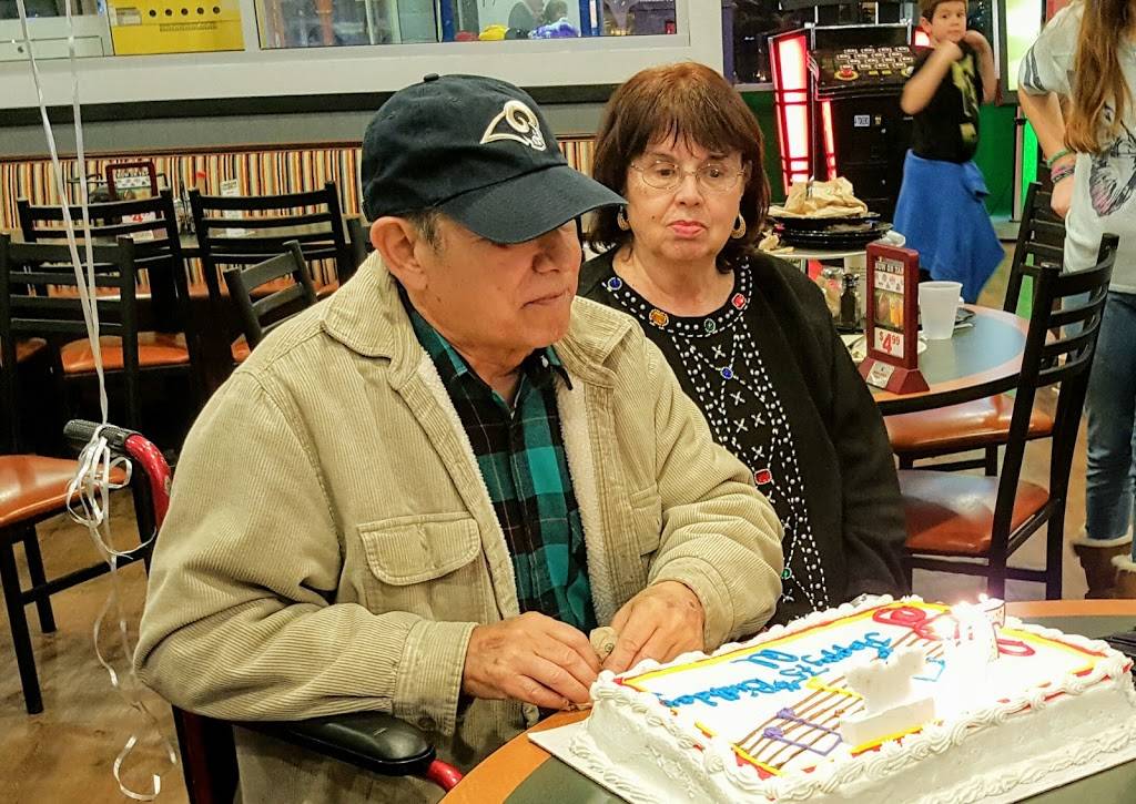 Round Table Pizza | meal delivery | 1737 E Katella Ave, Orange, CA 92867, USA | 7146397344 OR +1 714-639-7344