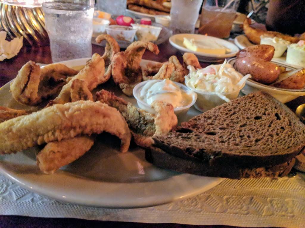 Club Chalet | restaurant | 4642 Nicolet Dr, Green Bay, WI 54311, USA | 9208662341 OR +1 920-866-2341