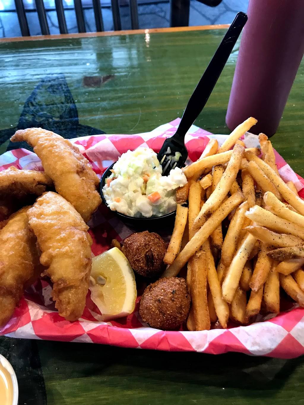 Scalawags Whitefish & Chips | restaurant | 303 E State St, Traverse City, MI 49684, USA | 2319338700 OR +1 231-933-8700