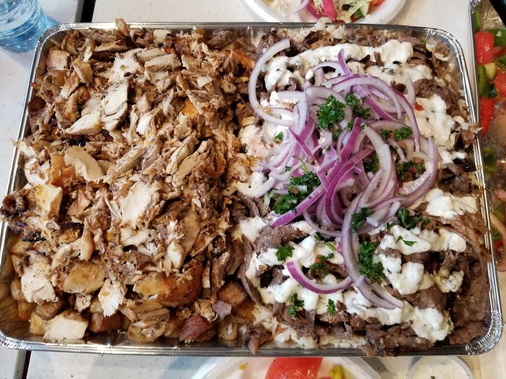 Boustan Lachine | restaurant | 356 Rue Saint-Jacques, Lachine, QC H8R 1E2, Canada | 5143650101 OR +1 514-365-0101