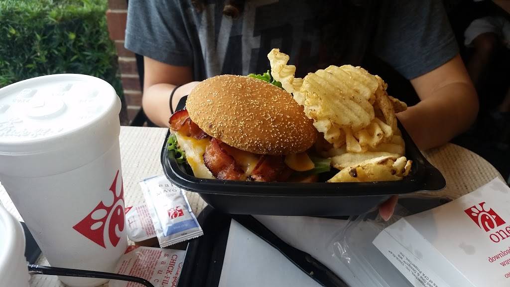Chick-fil-A | restaurant | 3391 University Blvd, Winter Park, FL 32792, USA | 4076739661 OR +1 407-673-9661