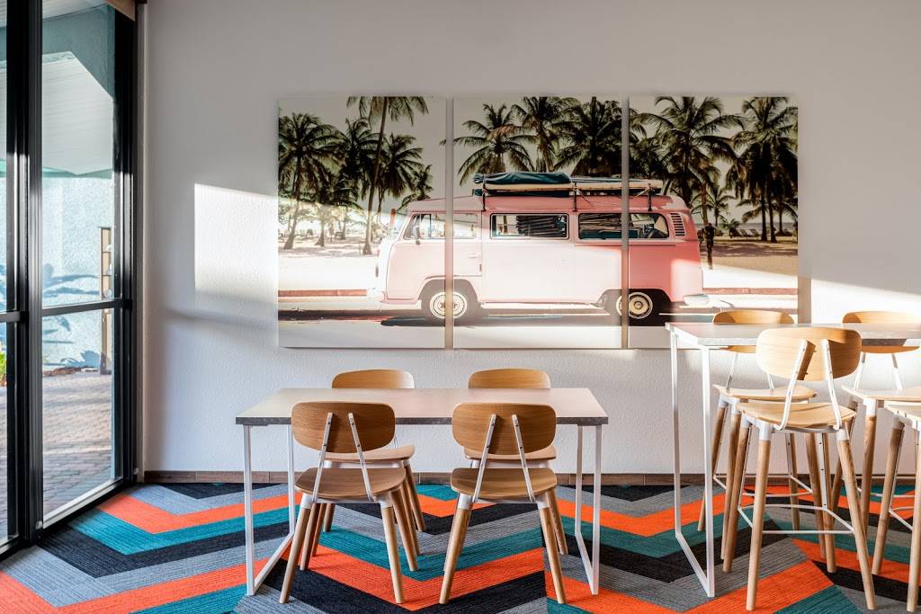 Beachside Hotel & Suites | night club | 3901 N Atlantic Ave, Cocoa Beach, FL 32931, USA | 3217832221 OR +1 321-783-2221