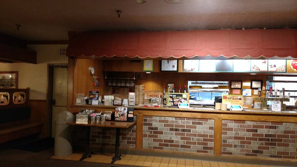 Round Table Pizza | meal delivery | 1565 S Novato Blvd, Novato, CA 94947, USA | 4158972512 OR +1 415-897-2512