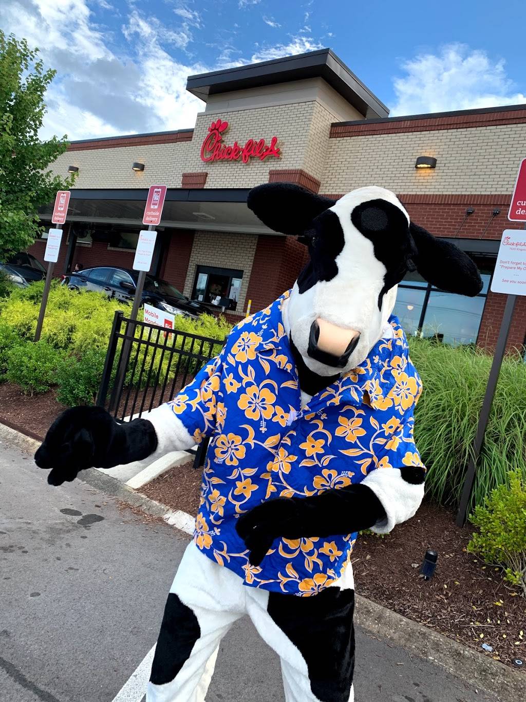 Chick-fil-A West Hills | restaurant | 7520 Kingston Pike, Knoxville, TN 37919, USA | 8655880100 OR +1 865-588-0100