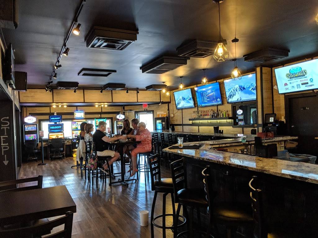 Tap 22 Grill & Bar | restaurant | 1443 1st St, Silvis, IL 61282, USA | 3099127655 OR +1 309-912-7655