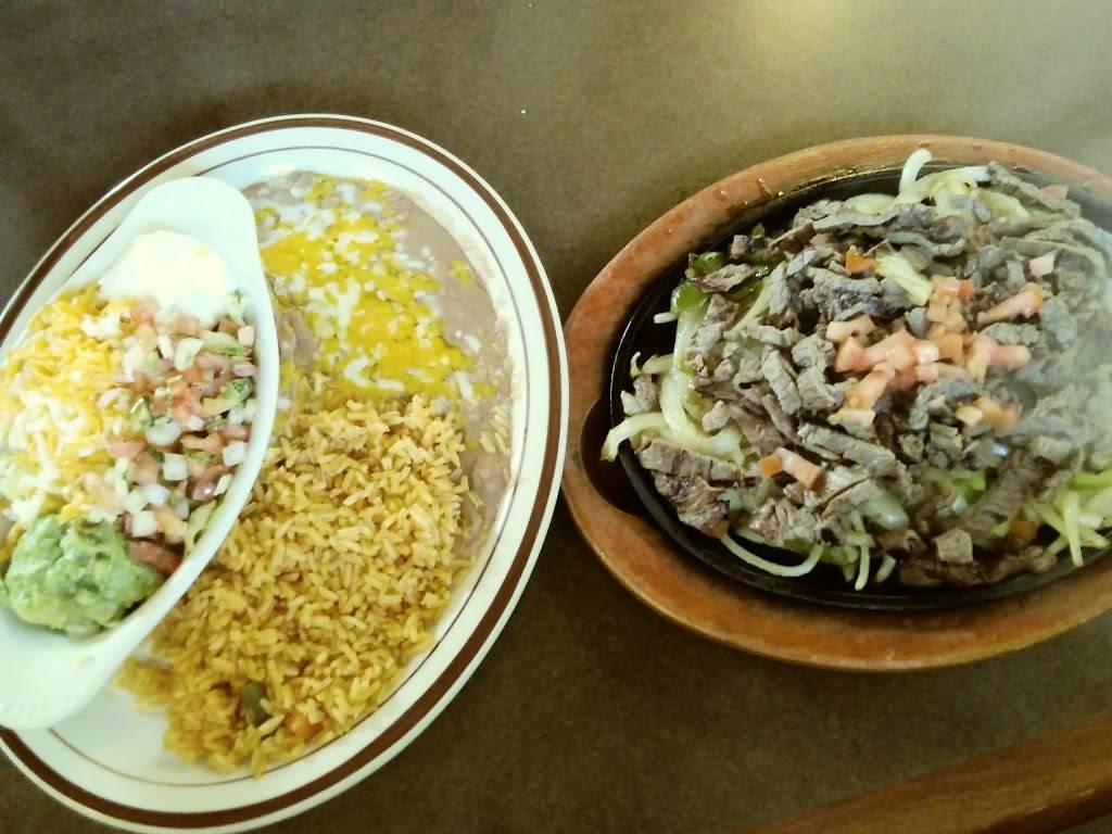 Tapatio Mexican Grill | restaurant | 1810 4th St SW Ste 104, Waverly, IA 50677, USA | 3193521292 OR +1 319-352-1292