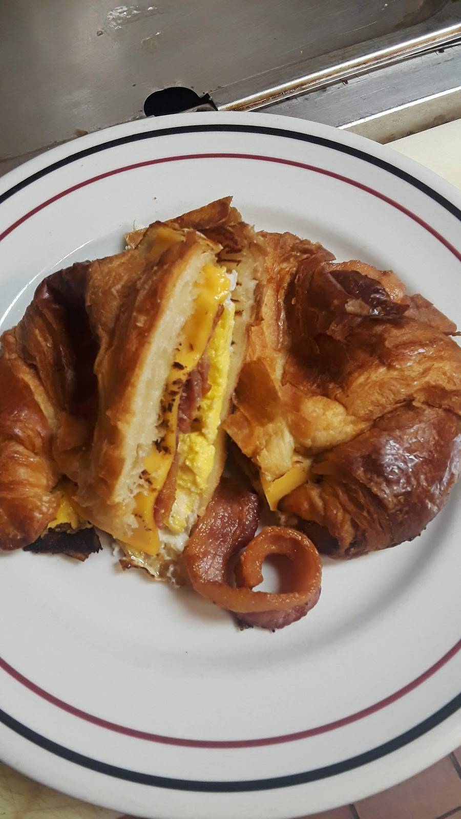 Shawns Table | restaurant | 271 Ocean Ave, Jersey City, NJ 07305, USA | 2016687149 OR +1 201-668-7149