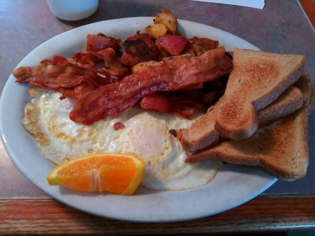 The Commons Lunch | restaurant | 48 Commons, Little Compton, RI 02837, USA | 4016354388 OR +1 401-635-4388