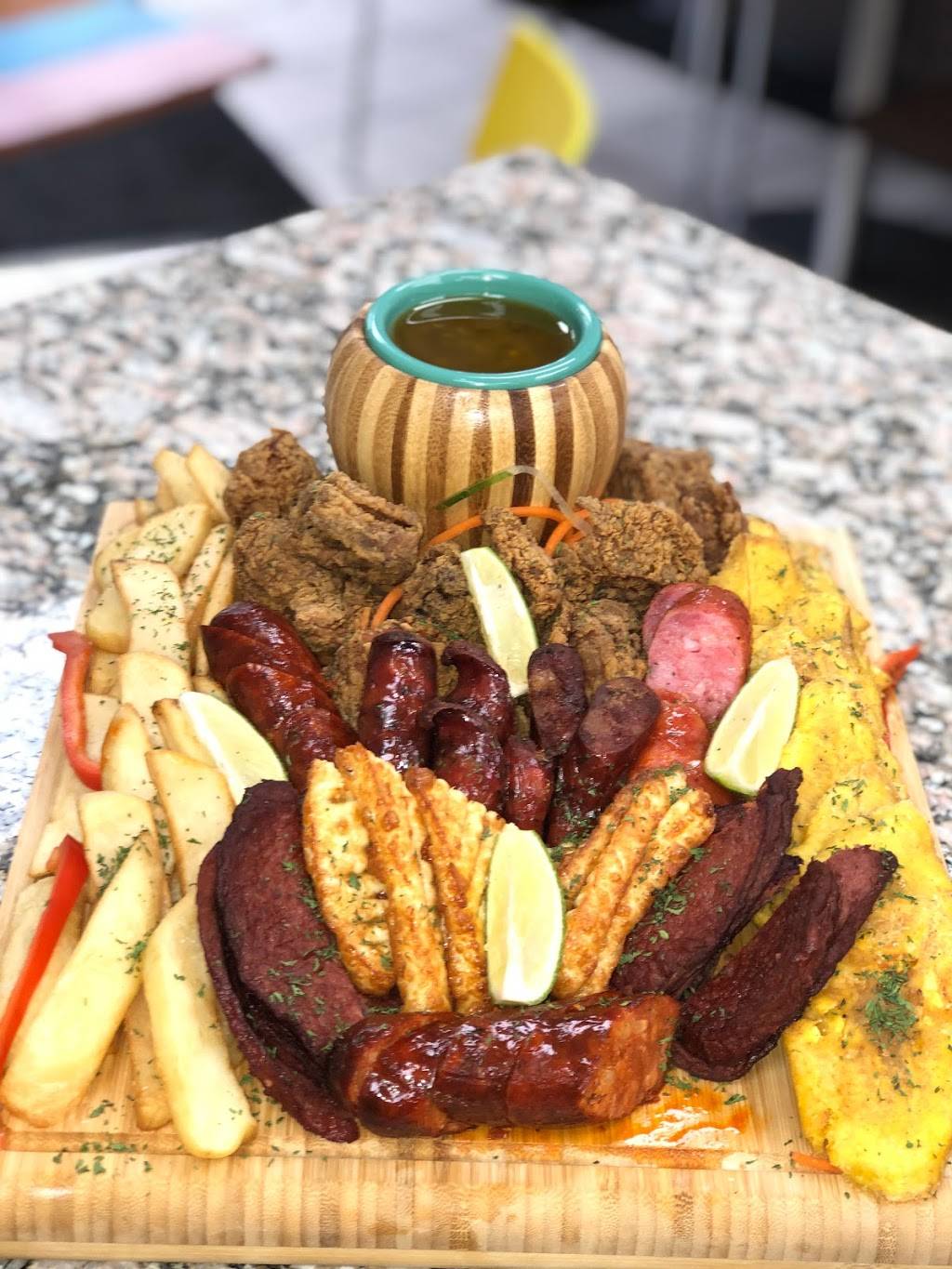 Campesino Dominicano Restaurant | restaurant | 1987 University Ave, Bronx, NY 10453, USA | 9177377798 OR +1 917-737-7798