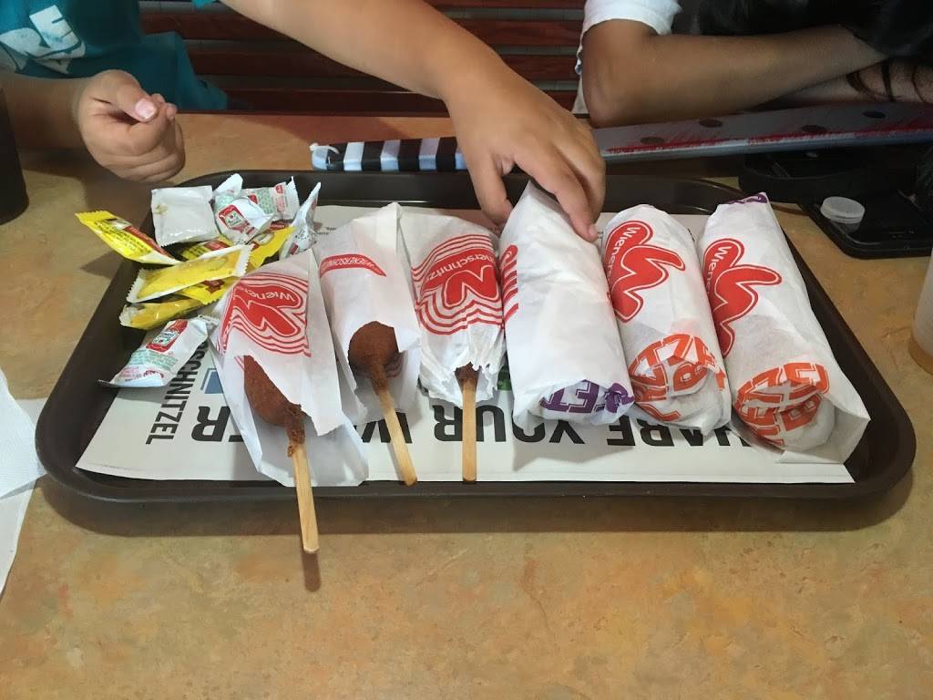 Wienerschnitzel | restaurant | 18420 Nordhoff St, Northridge, CA 91325, USA | 8188866996 OR +1 818-886-6996