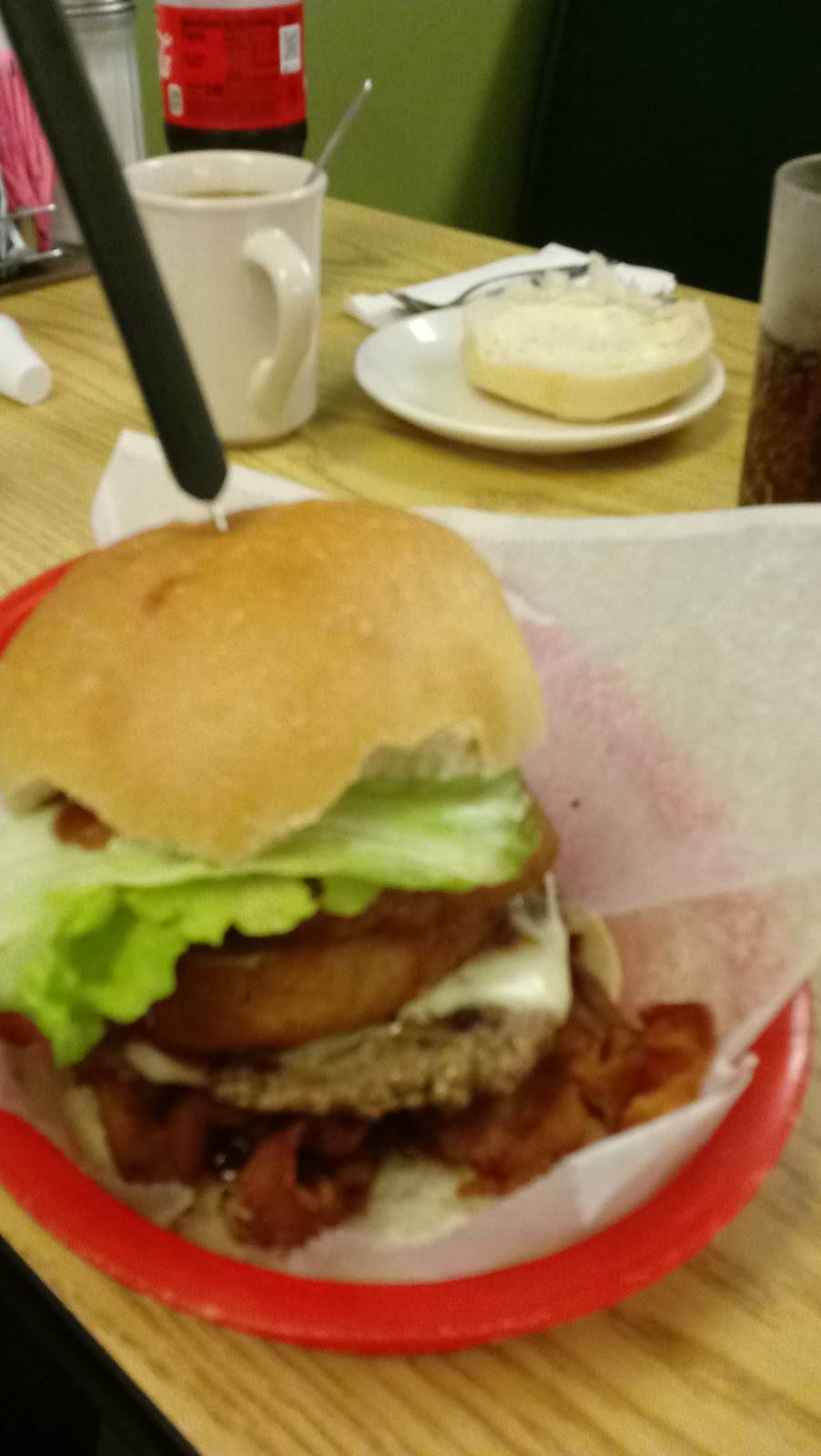 Lynns Hometown Deli & Takeout | meal takeaway | 913 N 3rd St, Millville, NJ 08332, USA | 8568252383 OR +1 856-825-2383