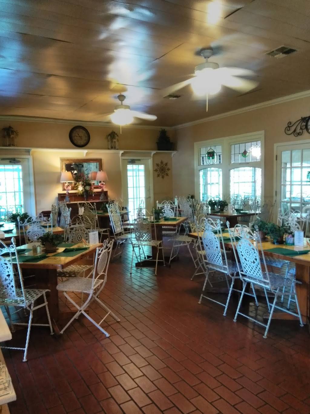 The Back Porch Restaurant | restaurant | 115 Co Rd 557, Lake Alfred, FL 33850, USA | 8639562227 OR +1 863-956-2227