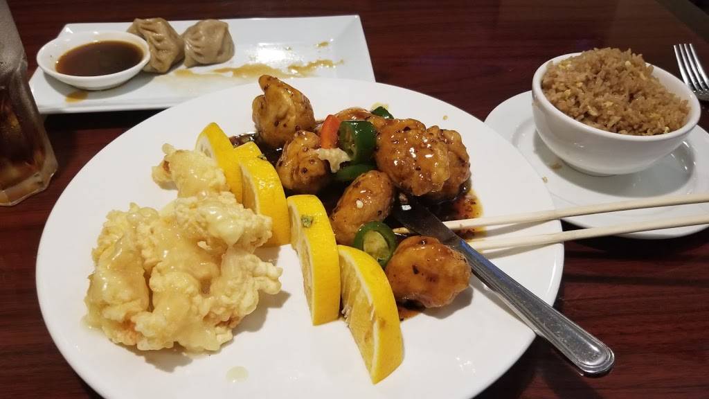 Lins China Diner | restaurant | 21968 Market Pl Dr #600, New Caney, TX 77357, USA | 2817472300 OR +1 281-747-2300