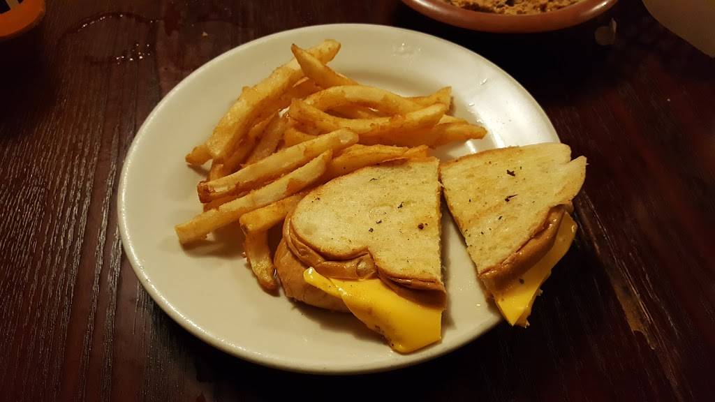 Cedars Mediterranean and Italian Grill | restaurant | 904 College St, Bastrop, TX 78602, USA | 5123217808 OR +1 512-321-7808