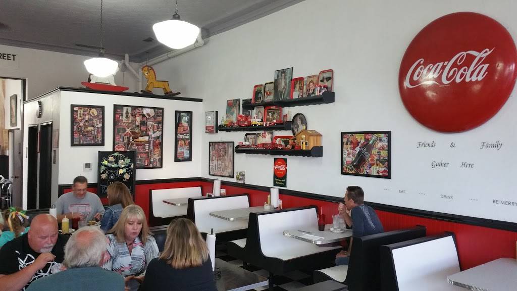 Chocolate Moose | restaurant | 101 N Main St, Farmland, IN 47340, USA | 7654687731 OR +1 765-468-7731