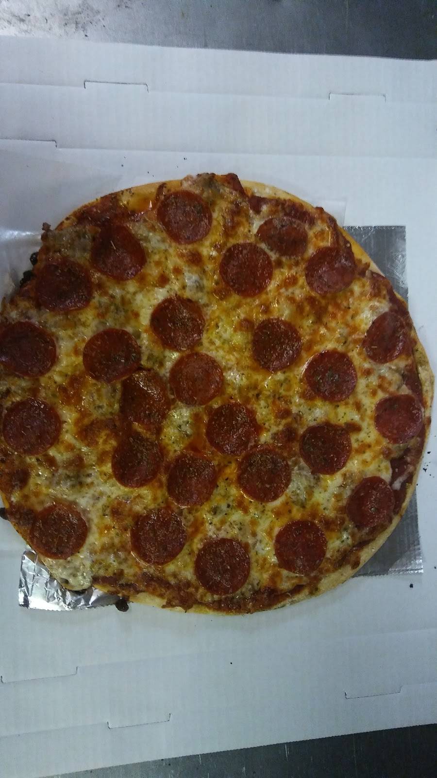 Green Bay Pizza Co Inc | restaurant | 2229 University Ave, Green Bay, WI 54302, USA | 9204659555 OR +1 920-465-9555