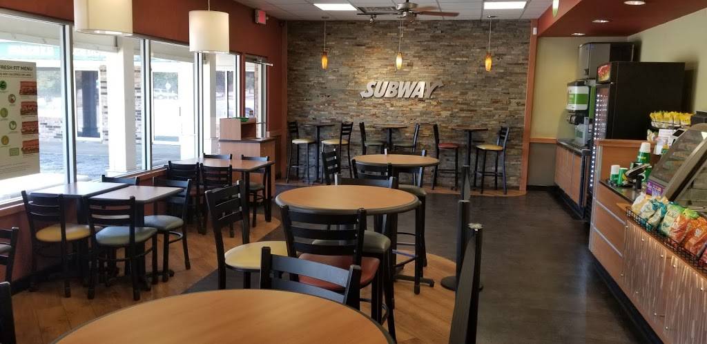 Subway Restaurants | restaurant | 102 E Hundley Dr, Lake Dallas, TX 75065, USA | 9404973484 OR +1 940-497-3484