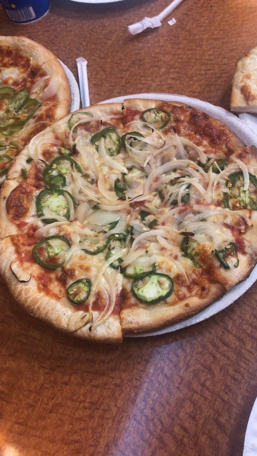 Singas Famous Pizza | restaurant | 1655 Oak Tree Road # 175, Edison, NJ 08820, USA | 7325498665 OR +1 732-549-8665