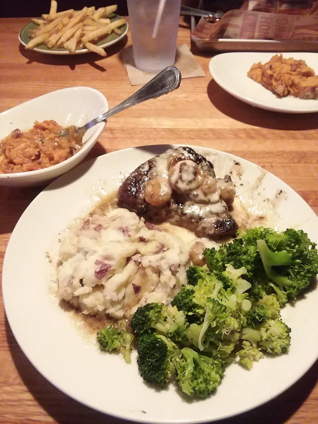 Applebees Grill + Bar | restaurant | 505 Apache Dr, McComb, MS 39648, USA | 6016801520 OR +1 601-680-1520