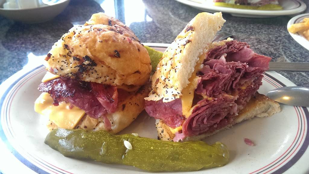 Martins Ham & Cornbeef | restaurant | 24564 Van Dyke Ave, Center Line, MI 48015, USA | 5867572500 OR +1 586-757-2500