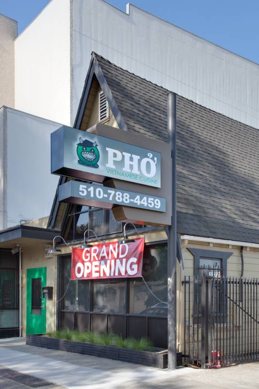 Monster Phở | restaurant | 3905 Broadway, Oakland, CA 94611, USA | 5107884459 OR +1 510-788-4459