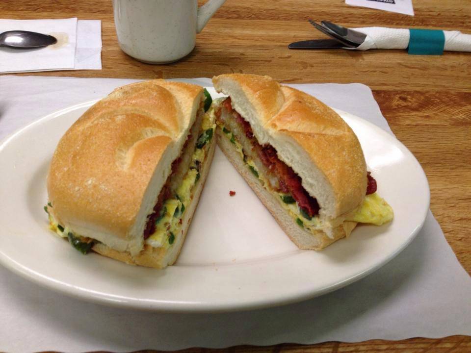 Pine Grove Diner | restaurant | 78 Lake Ave, Danbury, CT 06810, USA | 2037986556 OR +1 203-798-6556