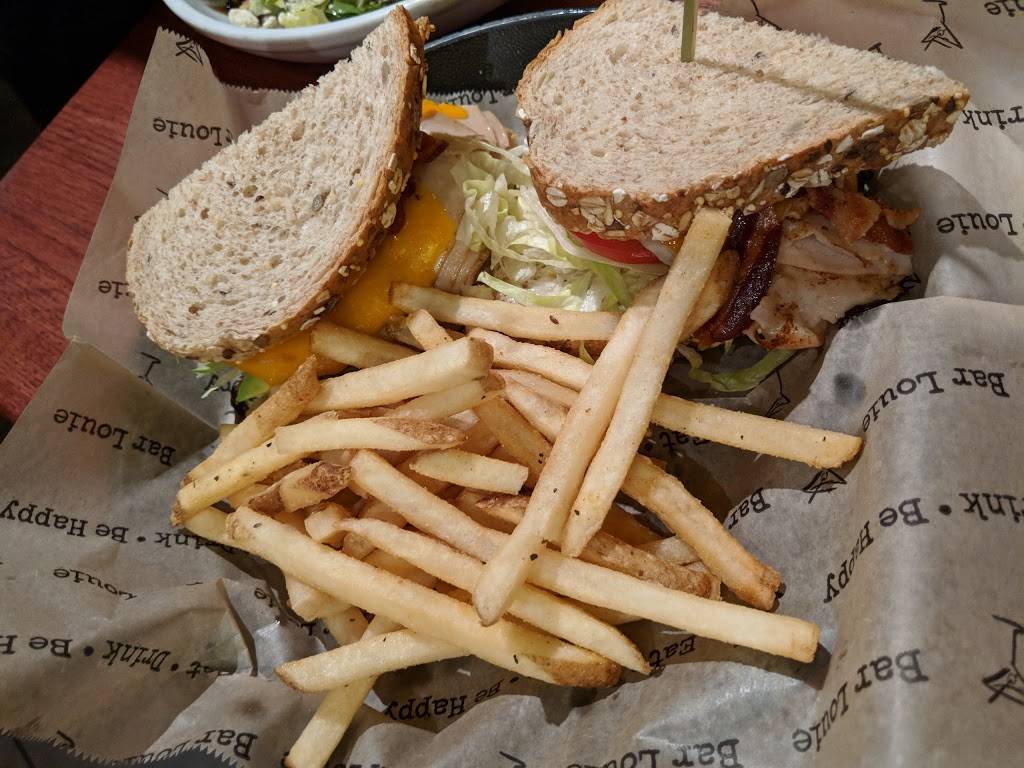 Bar Louie | night club | 5615 N Cumberland Ave, Chicago, IL 60631, USA | 7733328029 OR +1 773-332-8029