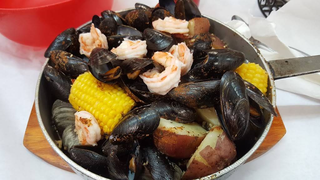 Lobster House Joes | restaurant | 1898 Hylan Blvd, Staten Island, NY 10305, USA | 7186670003 OR +1 718-667-0003