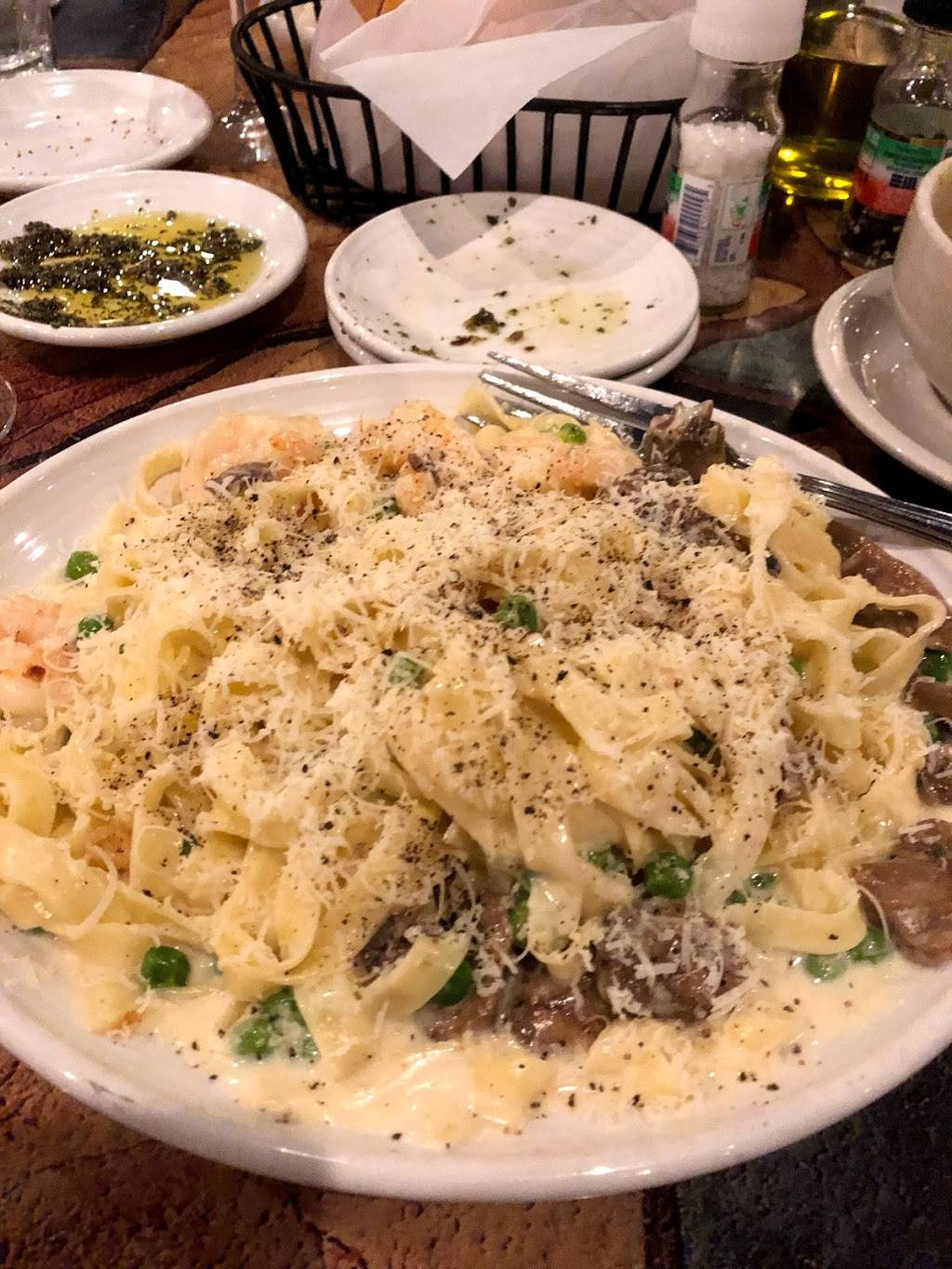 Carrabbas Italian Grill | meal takeaway | 19900 E Valley View Pkwy, Independence, MO 64055, USA | 8167959944 OR +1 816-795-9944
