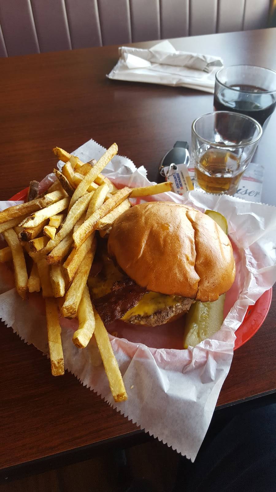 The Smokin Claw Tavern | restaurant | 401 W Turkeyfoot Lake Rd, Akron, OH 44319, USA | 3306442628 OR +1 330-644-2628