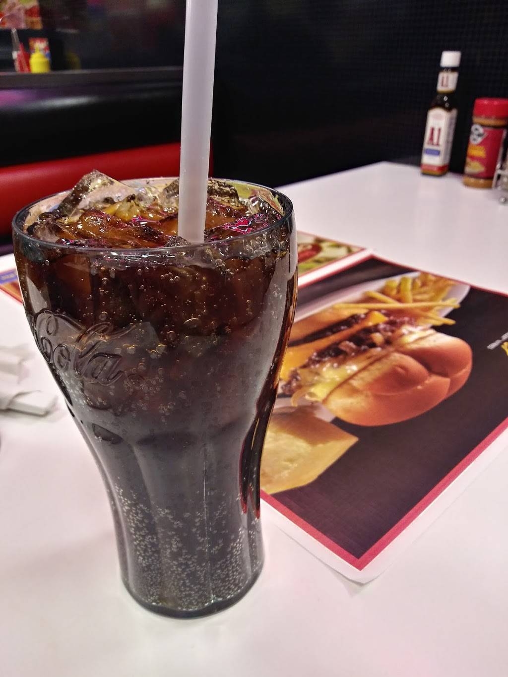 Steak n Shake | restaurant | 1640 E Tipton St, Seymour, IN 47274, USA | 8125236616 OR +1 812-523-6616