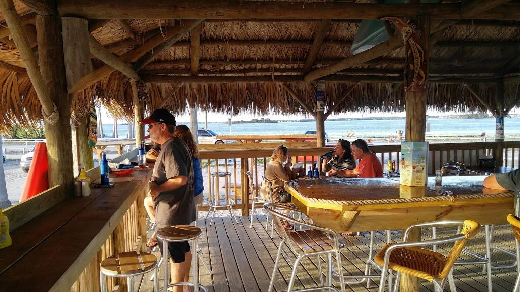 High & Dry Grill | restaurant | 61 Causeway Blvd, Dunedin, FL 34698, USA | 7275104445 OR +1 727-510-4445