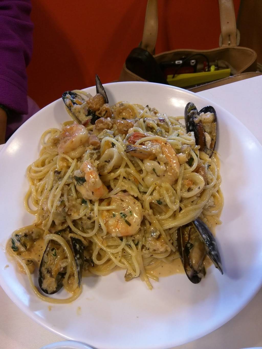 Monarca Pasta & Grill | restaurant | 2703 S Vermont Ave, Los Angeles, CA 90007, USA | 3237318149 OR +1 323-731-8149