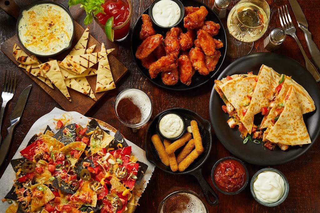 Chucks Roadhouse Bar & Grill | restaurant | 446 Highland Rd W, Kitchener, ON N2M 3C7, Canada | 5199548222 OR +1 519-954-8222