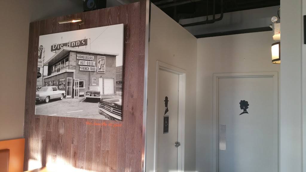 Dic Anns Sainte-Thérèse | restaurant | 232 Boulevard Curé-Labelle, Sainte-Thérèse, QC J7E 2X7, Canada | 4509519555 OR +1 450-951-9555